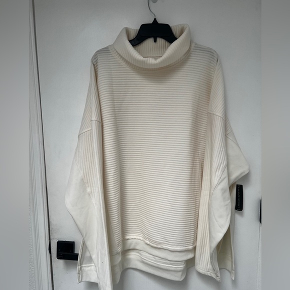 Tahari Sport Sweatshirt -NWT Cream - Picture 2 of 3
